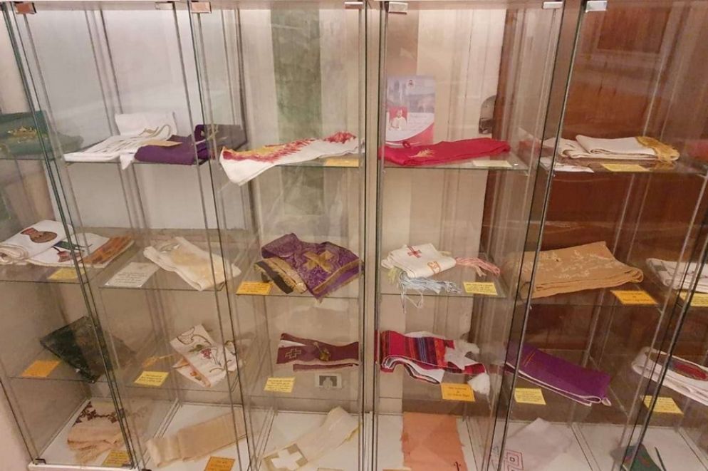 Le stole di santi, martiri, papi, sacerdoti grandi testimoni di fede - Comunità Villa San Francesco