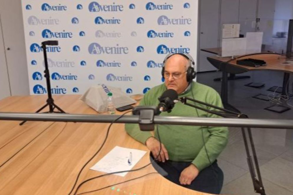 Il professor Fabio Ciceri nella redazione di Avvenire, risponde alle domande per il podcast “Dentro l'Avvenire” - .