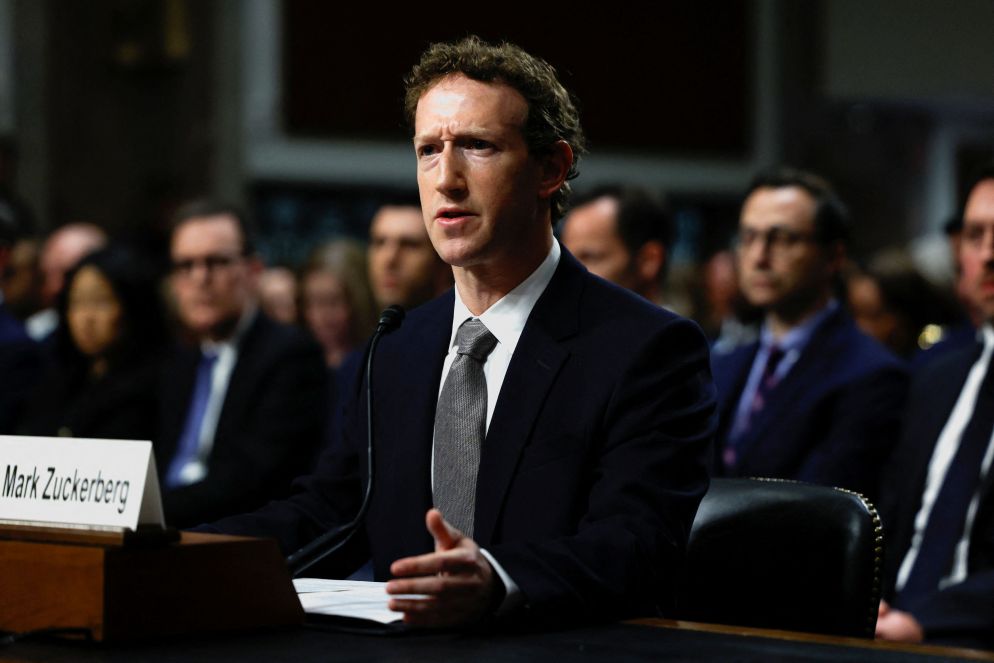 Mark Zuckerberg durante l'audizone in Senato - Reuters