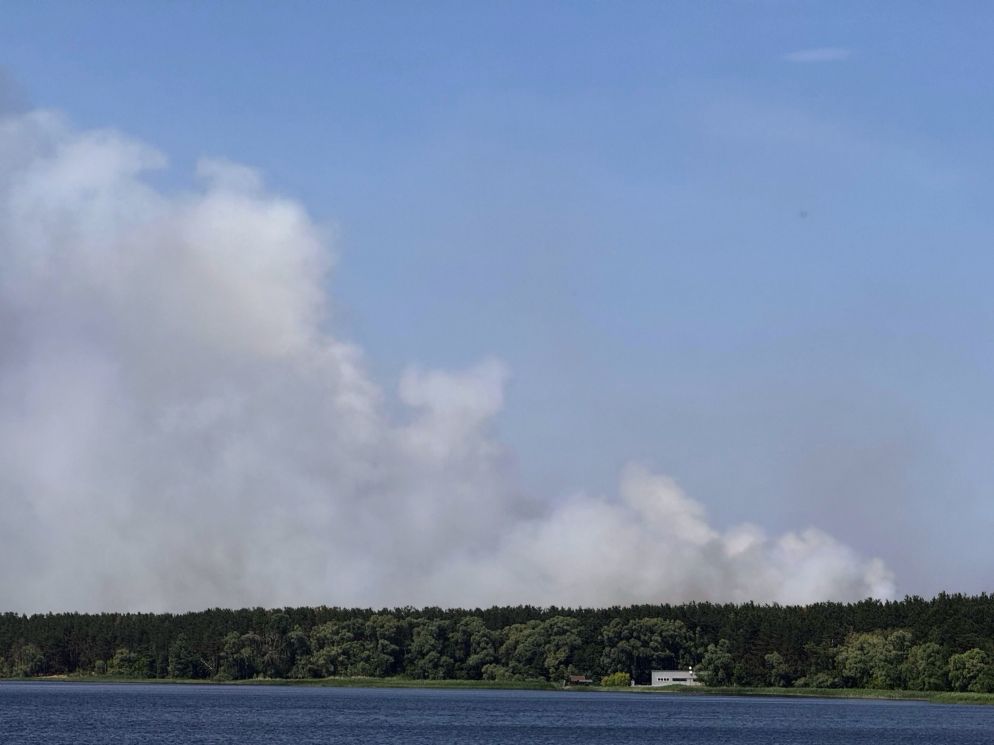 Le colonne di fumo a Zarichne, sulla frontiera Nord con la Russia - Nello Scavo