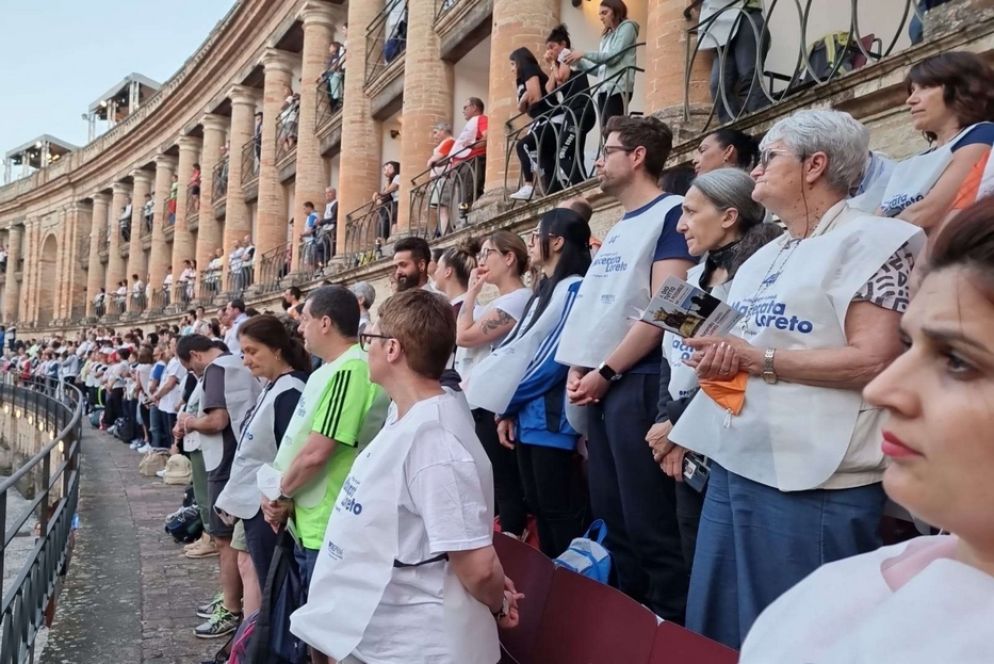 In preghiera - Comitato per il pellegrinaggio Macerata Loreto