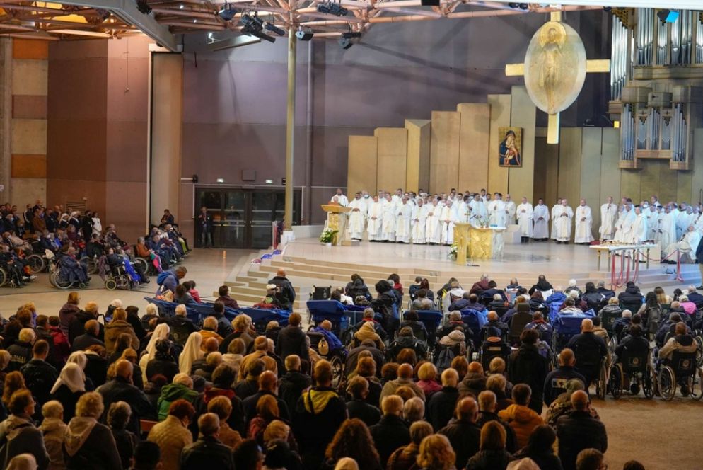 Una celebrazione eucaristica durante il pellegrinaggio nazionale Unitalsi a Lourdes