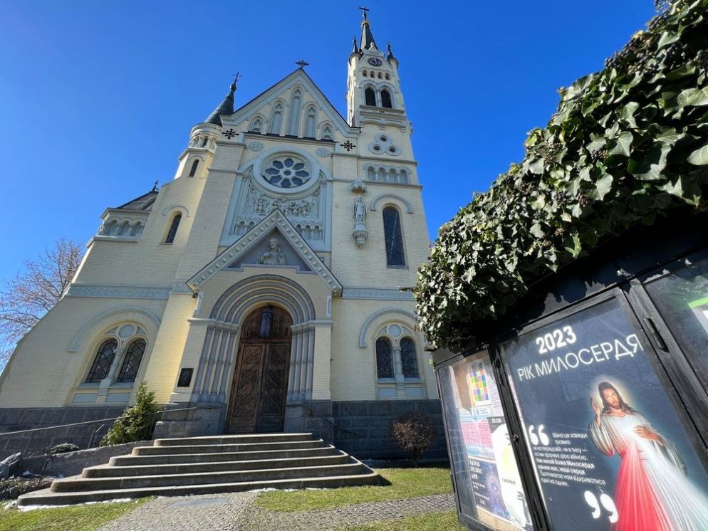La chiesa latina dell'Esaltazione della Santa Croce a Fastiv che si prepara alla Pasqua - Gambassi