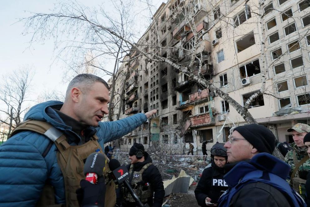 Il sindaco di Kiev, Vitaliy Klitschko, dopo un bombardamento nella capitale - Ansa