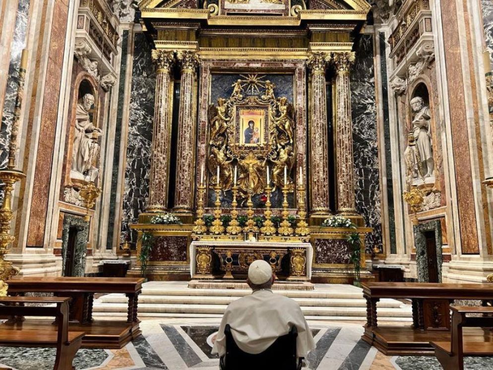 Il Papa a Santa Maria Maggiore appena rientrato dal viaggio in Bahrein - Vatican Media
