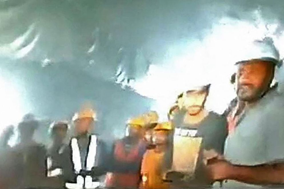 Sono 41 gli operai intrappolati in India - Ansa