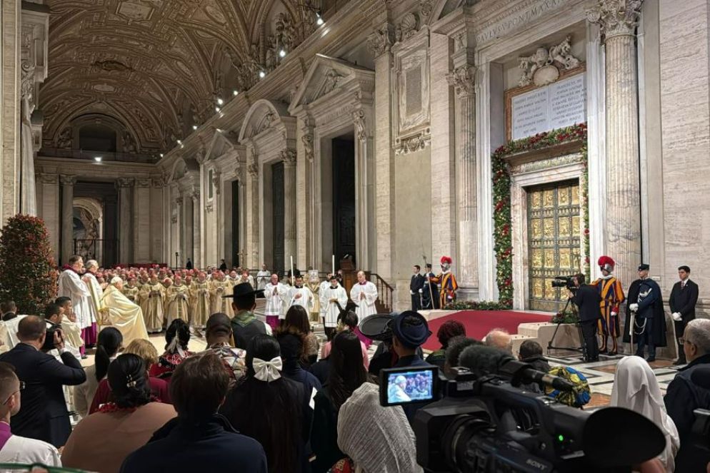 I momenti di attesa prima dell'apertura della Porta Santa - Pool Aigav