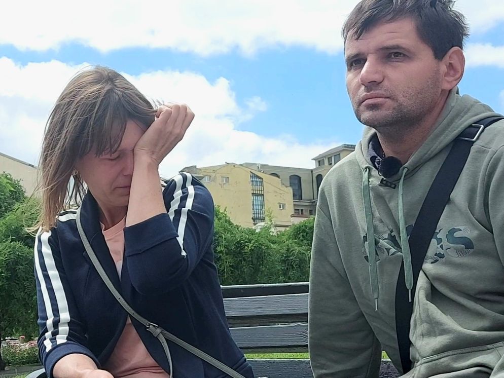 La famiglia fuggita da Mariupol dopo essere stata in ostaggio dei russi per settimane - Scavo