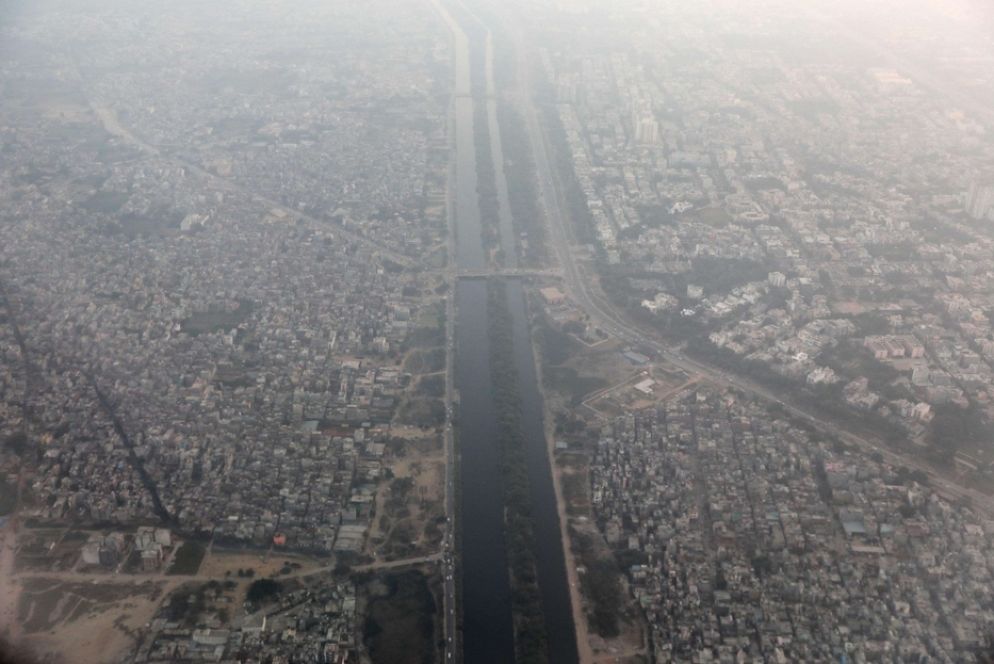 Il centro di New Delhi in India coperto da una nube di inquinanti - Ansa