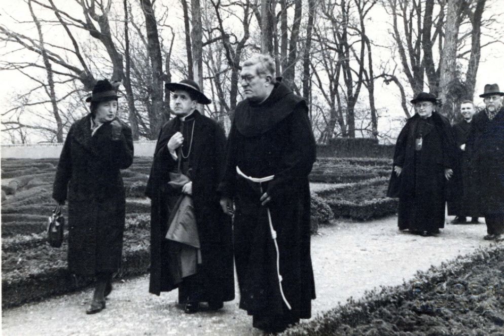 Armida Barelli con padre Agostino Gemelli e il cardinale Pizzardo - .