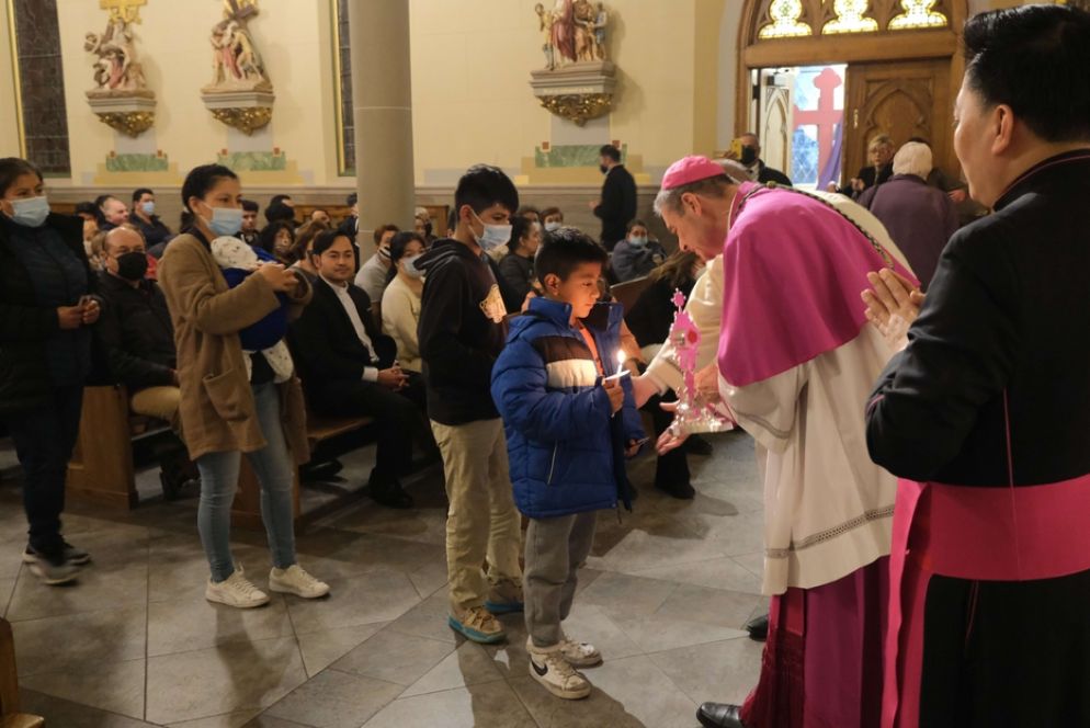 La Messa celebrata da monsignor Sorrentino nella chiesa di Our Lady of Mount Carmel ad Astoria - Diocesi di Assisi