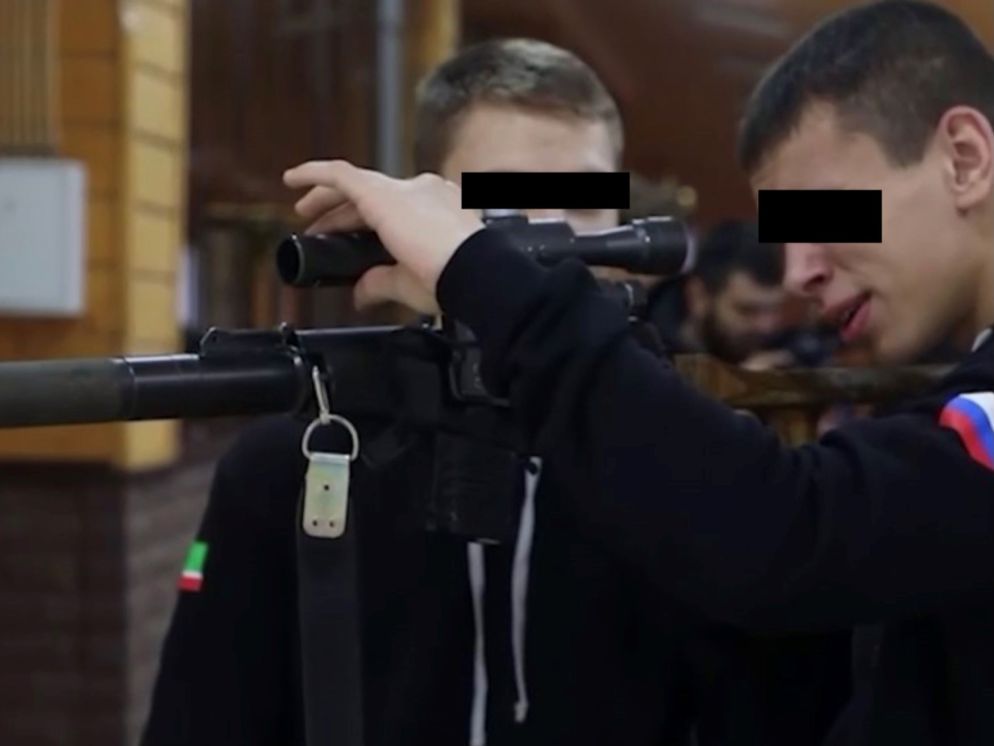 Alcuni ragazzi ucraini trasferiti in Cecenia e addestrati dai combattenti islamisti di Kadyrov