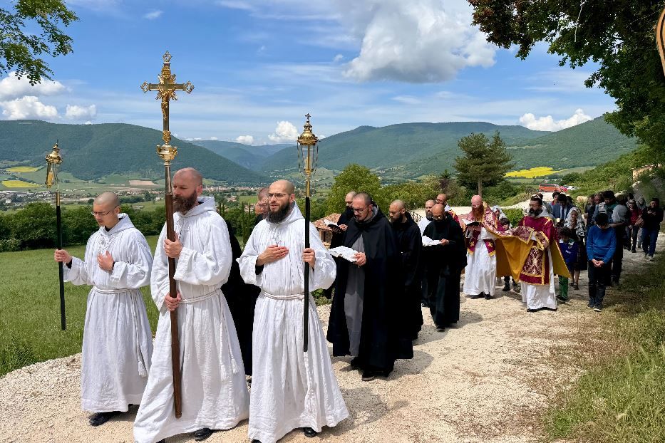 I monaci in processione solenne - .
