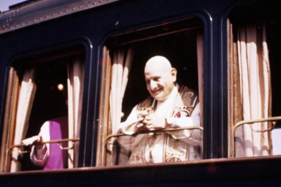 Un’immagine del viaggio di Giovanni XXIII a Loreto e Assisi, il 4 ottobre 1962, a pochi giorni dall’apertura del Concilio Vaticano II - Archivio Fondazione FS Italiane