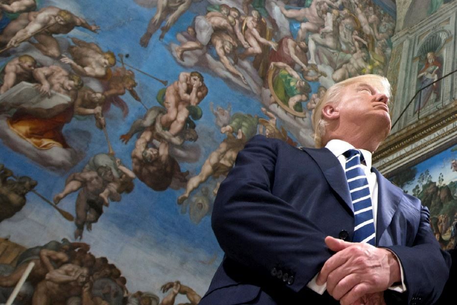 Trump durante una visita alla Cappella Sistina a Roma - Reuters