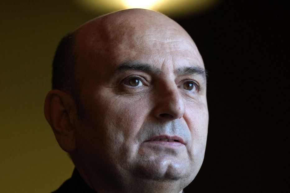 Un primo piano di padre Romanelli - .