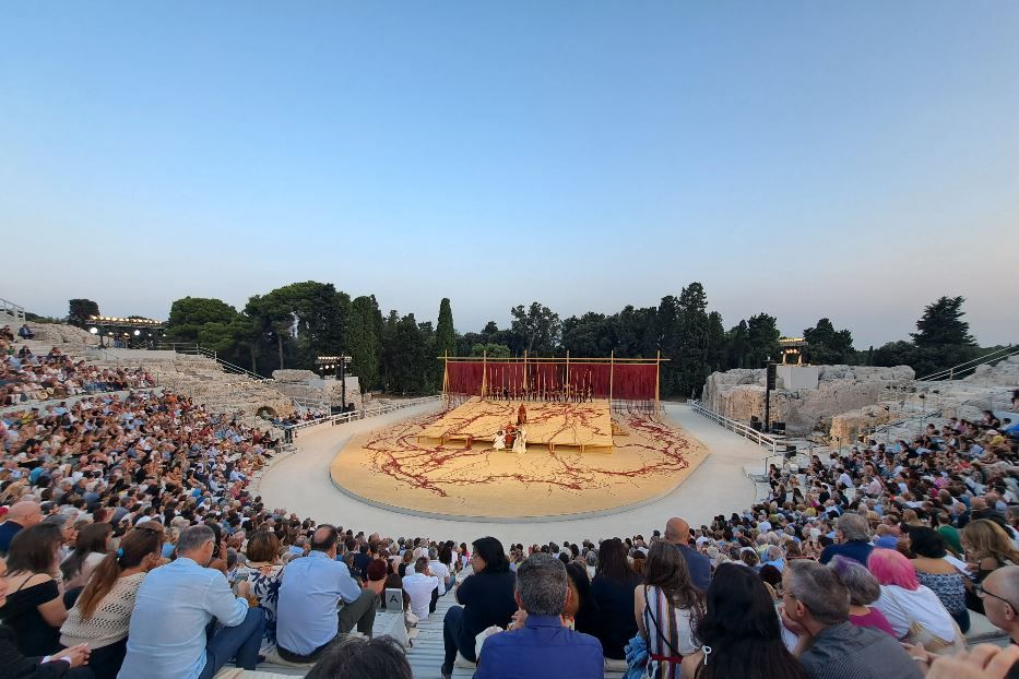 Al Teatro greco di Siracusa uno degli spettacoli della stagione delle rappresentazioni classiche dell'Inda: la “Lisistrata” di Aristofane con Lella Costa per la regia di Serena Sinigaglia - G.Matarazzo