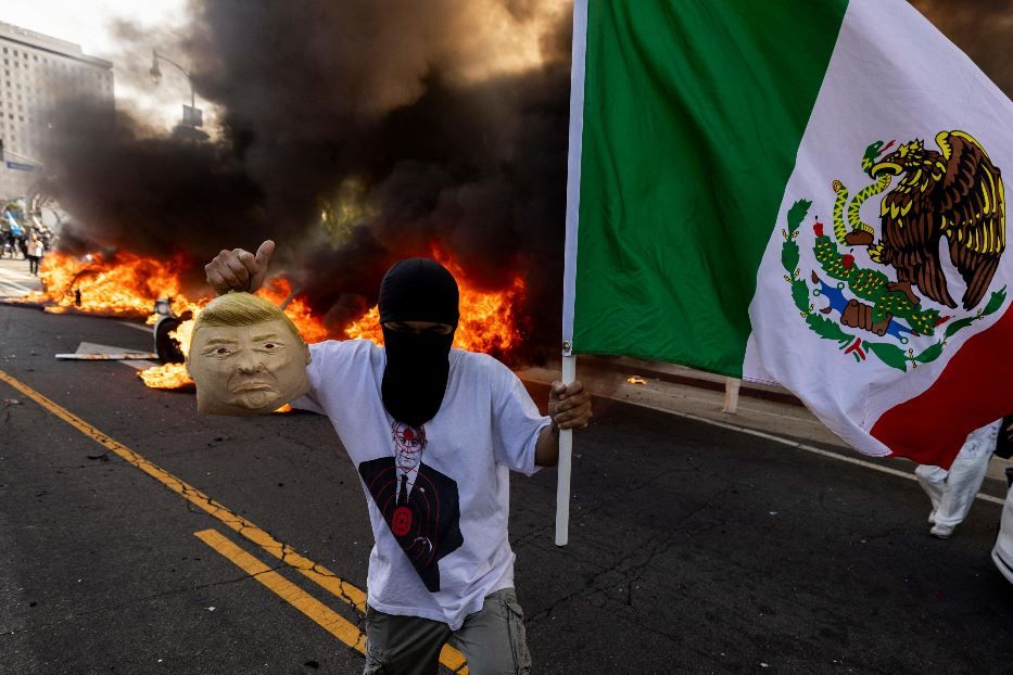 Gli scontri a Los Angeles - ANSA