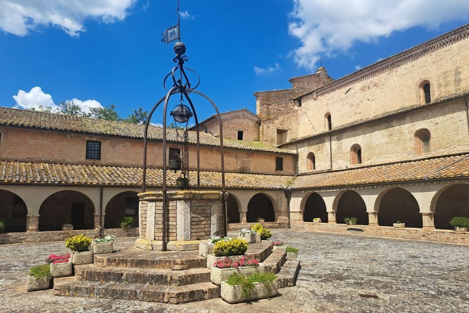 Il chiostro dell’Abbazia di Fiastra - G.Matarazzo