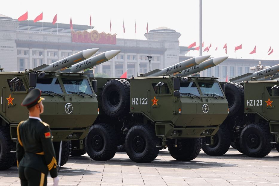 Missili HQ-16C e droni in esposizione durante la parata - REUTERS