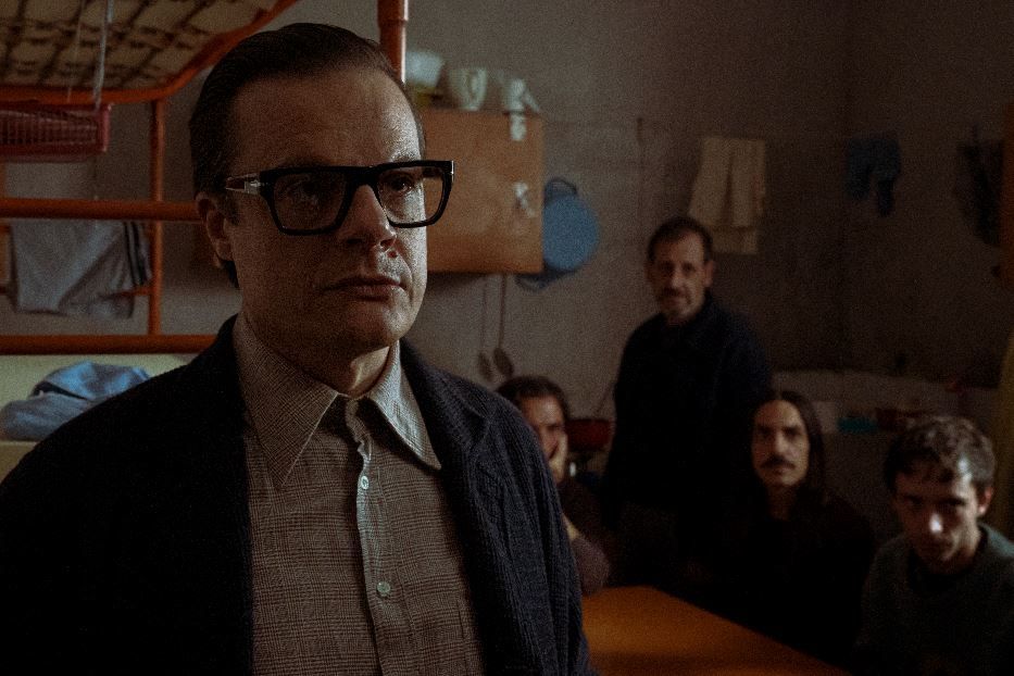 Un fotogramma tratto da “Portobello”, serie di Bellocchio sulla vicenda Tortora - Anna Camerlingo