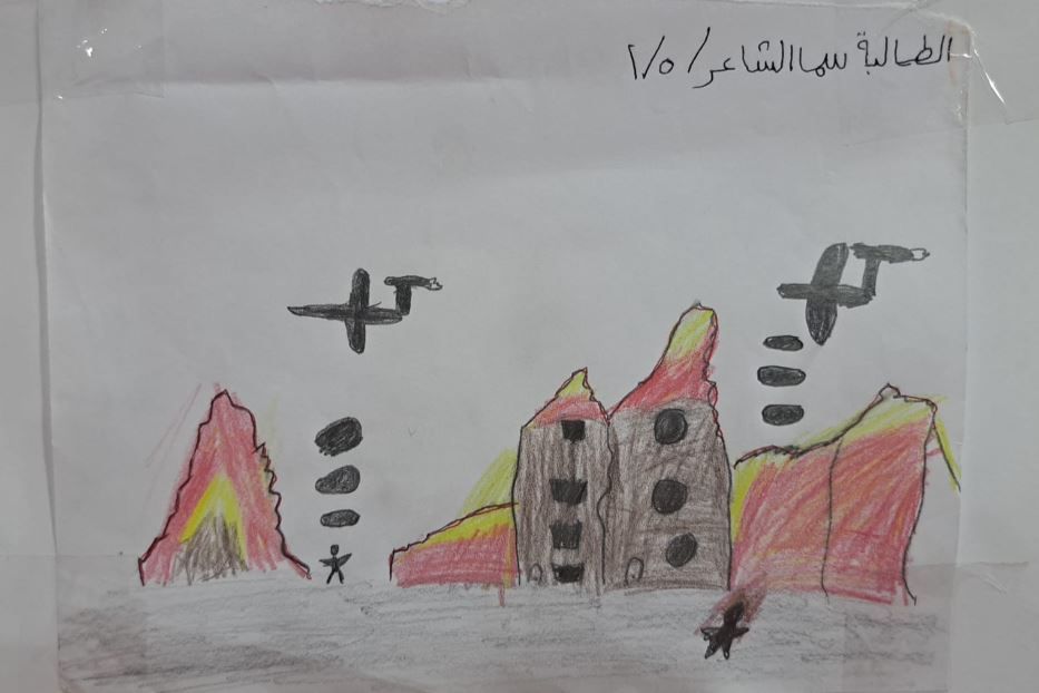 Aerei che bombardano e case incendiate nel disegno di un bambino di Gaza - L.Liv.