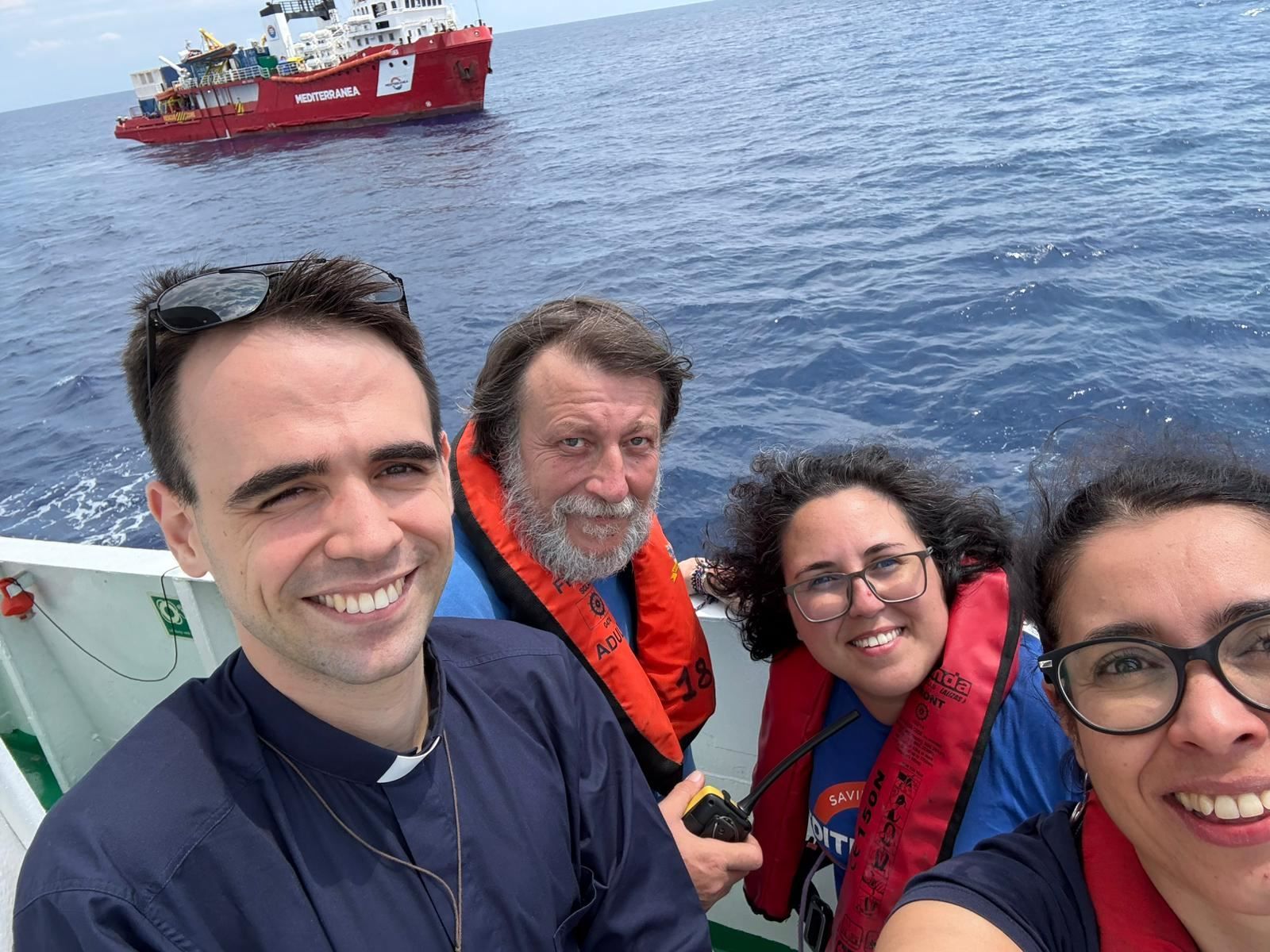 Don Mattia, Luca Casarini, Debora Camarda e Laura Marmorale all'inaugurazione - .