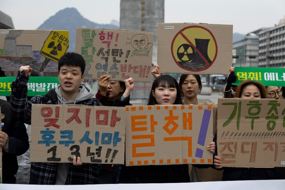 Attivisti sudcoreani ricordano il 13esimo anniversario della crisi nucleare della centrale nucleare giapponese di Fukushima - ANSA