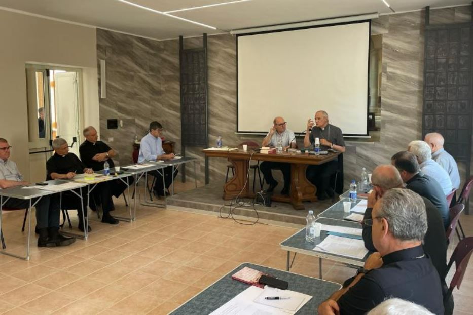 I lavori a Benevento con il cardinale Matteo Zuppi - .