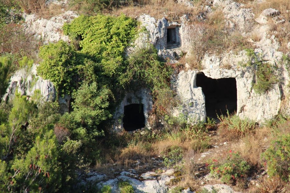 Le tombe scavate nella roccia della Necropoli di Pantalica - G.Matarazzo