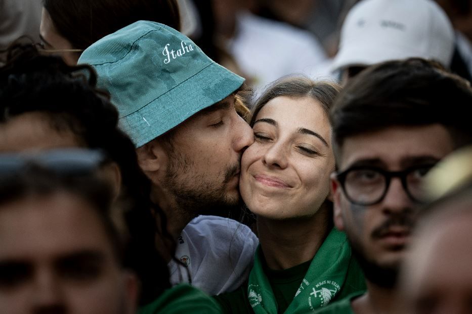 Due giovani partecipanti al Giubileo - Cristian Gennari