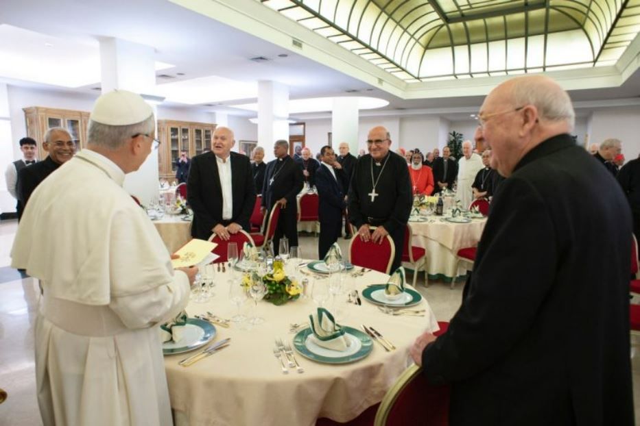Leone XIV con il cardinale Ladislav Nemet, arcivescovo di Belgrado, in una cena dopo l'elezione - Vatican Media-Arcidiocesi di Belgrado