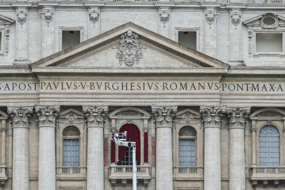 I lavori in vista dell'affaccio del nuovo Papa - ANSA