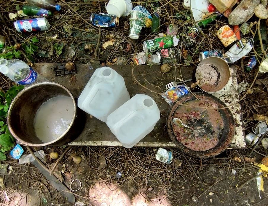 Rifiuti e degrado nella jungle di Calais - Francesca Ghirardelli