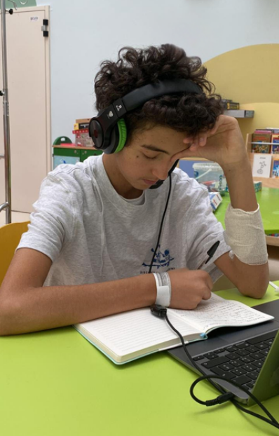 Alfredo nel soggiorno del reparto di cardiochirurgia pediatrica, maggio 2024