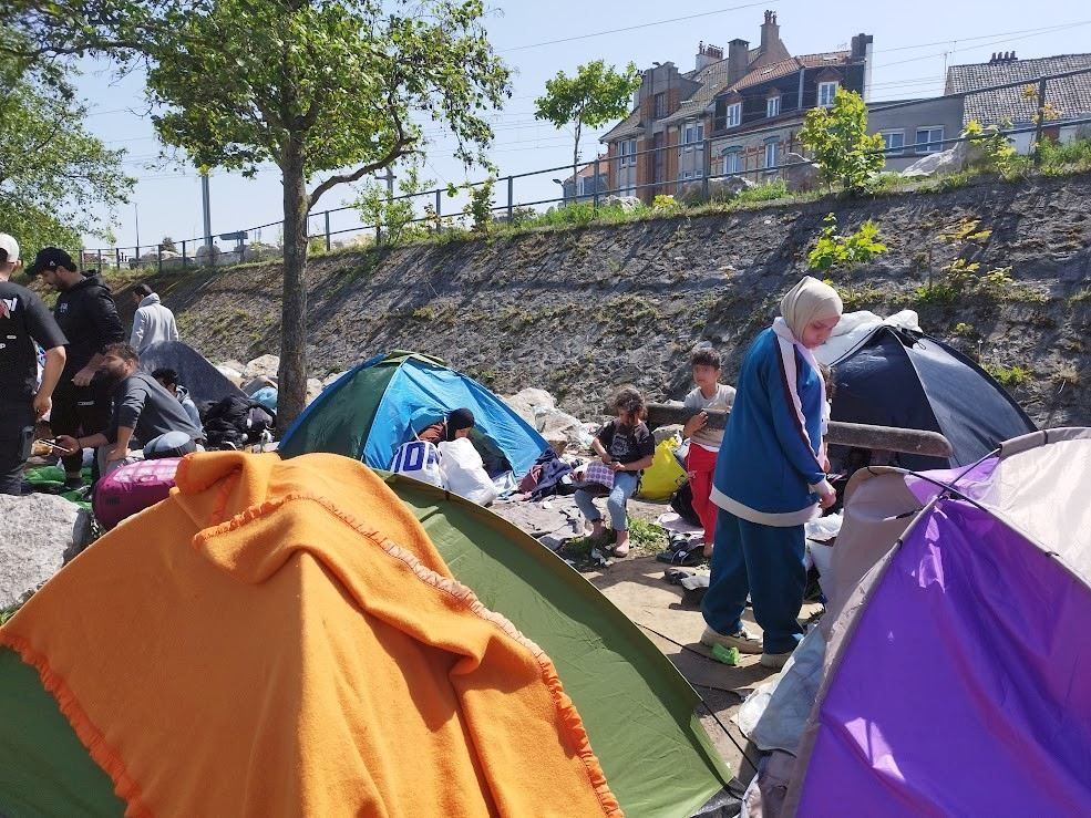Le tende lungo il canale al quai de la Gironde, dove si accampano soprattutto kwaitiani, iracheni, siriani - Francesca Ghirardelli
