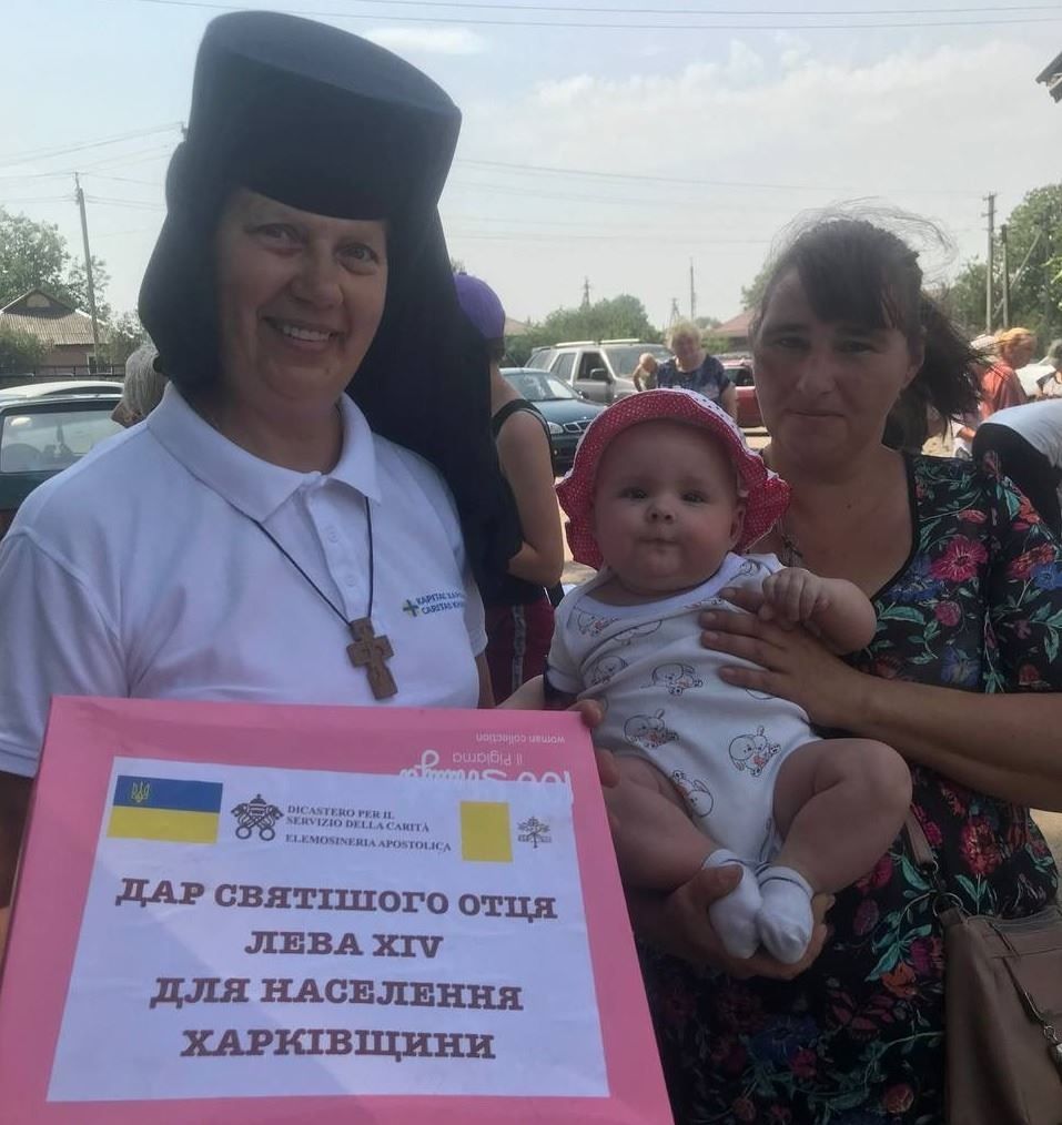 La consegna degli aiuti umanitari di Leone XIV per l'Ucraina fra gli sfollati di guerra nei villaggi lungo il fronte della regione di Kharkiv - Avvenire