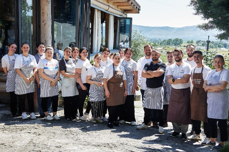 Il personale dell’agriturismo Mrizi i Zanave