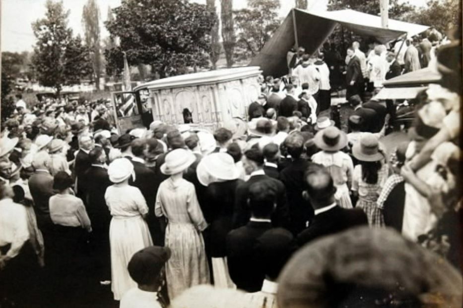 Funerali di padre James E. Coyle - Jeremy Gray/Twitter