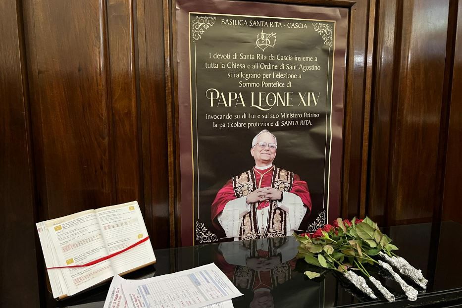 Il manifesto di papa Leone a Cascia durante la festa di santa Rita - Gambassi