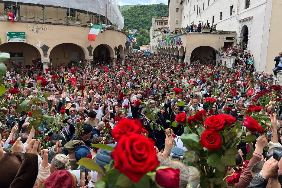 La benedizione delle rose davanti alla Basilica di Santa Rita a Cascia - Gambassi