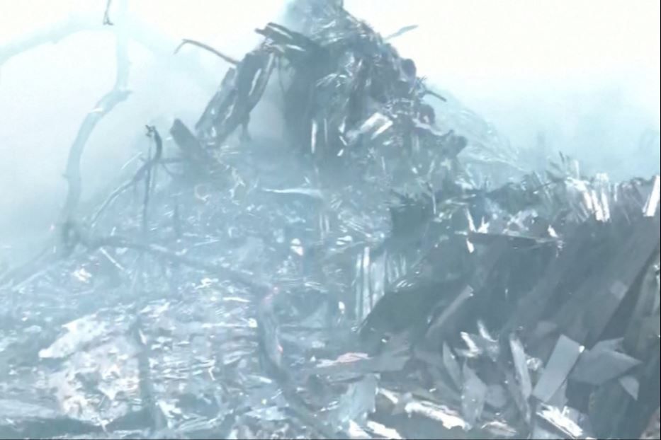 Il fumo si alza dal luogo dello schianto - Reuters