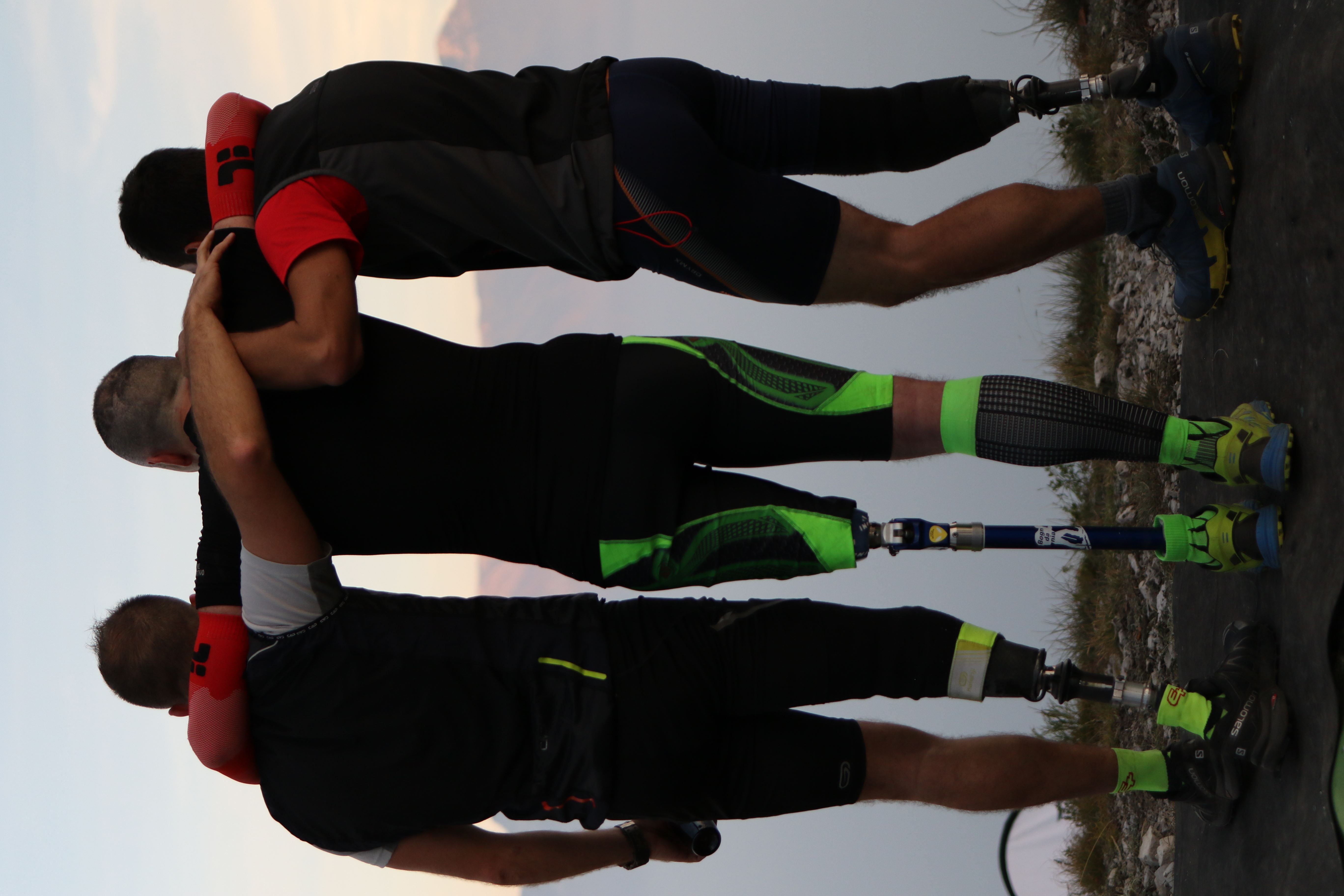 Moreno Pesce con i due fondatori del “Team3gambe”, Giuliano Mancini ed Heros Marai - Jacopo Bernard