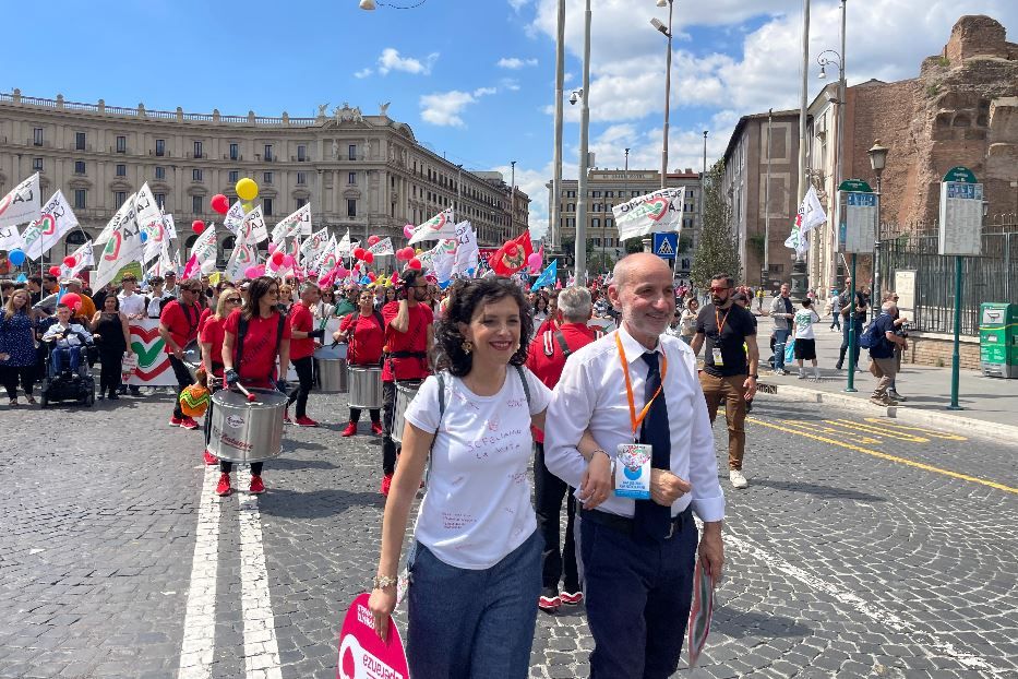 Maria Rachele Ruiu e Massimo Gandolfini, i portavoce della Manifestazione per la Vita, durante l'edizione 2025