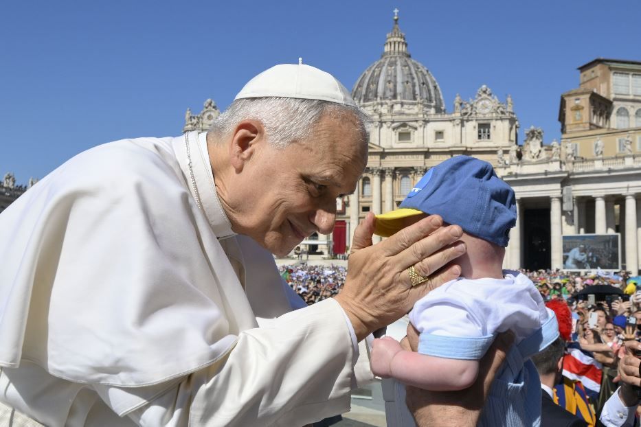 Papa Leone XIV durante il Giubileo delle famiglie in piazza San Pietro - Vatican Media