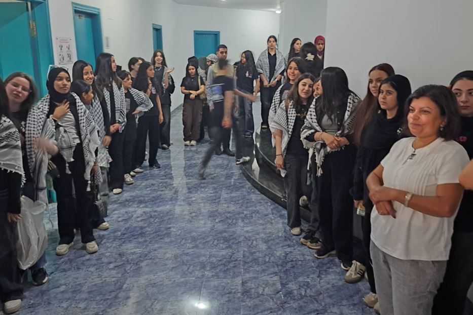 A sinistra Marwa Abu Daqqa, direttrice della scuola Al Marag per i bambini di Gaza - L.Liv.