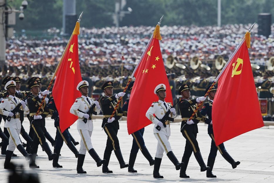 Soldati cinesi marciano durante la parata - Ansa