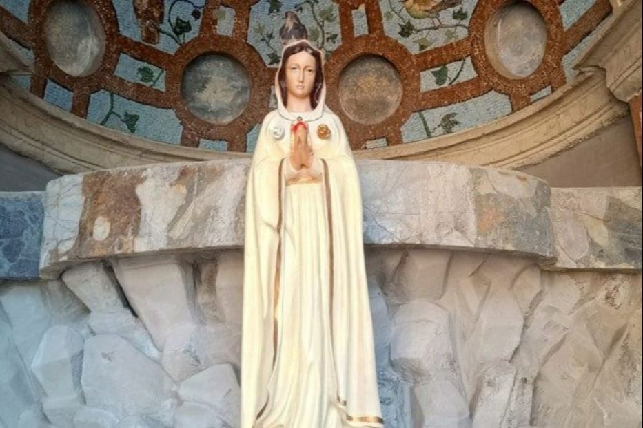 La statua di Maria Rosa Mistica posta in Vaticano - Vatican Media