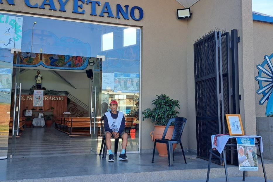 La raccolta firma alla parrocchia di San José - undefined