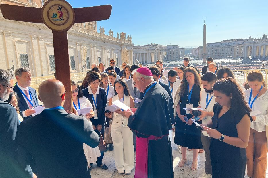 Il pellegrinaggio giubilare dei giovani del Consiglio del Mediterraneo guidato dall'arcivescovo Baturi - Avvenire